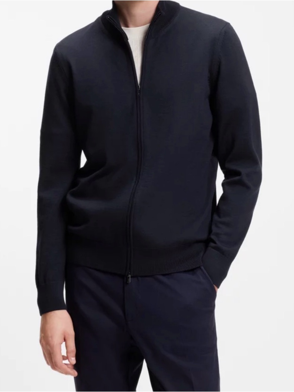 ZIP-UP SWEATER IN MERINO WOOL size M
Hugo boss
